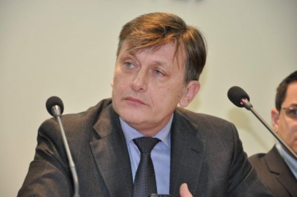 Antonescu: Este nevoie de presiune publică asupra lui Traian Băsescu pentru a demisiona